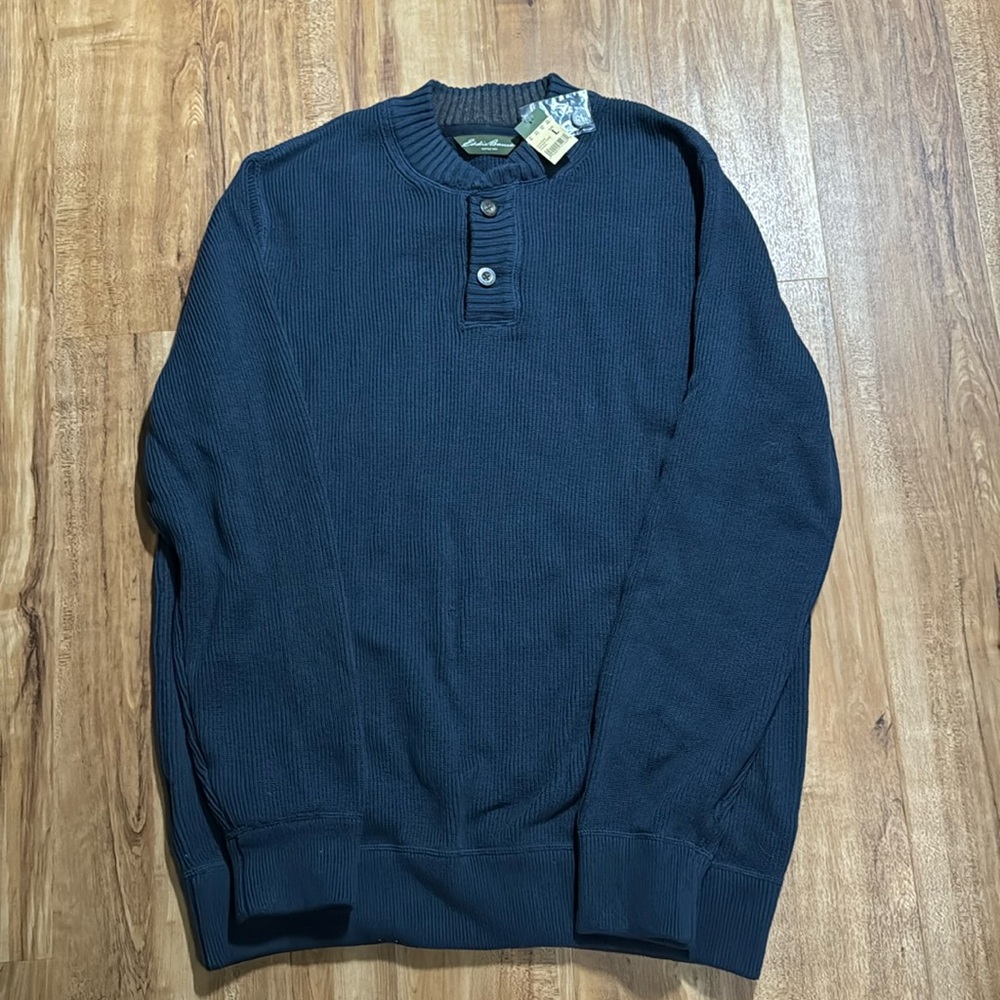NWT Eddie Bauer 2 Button Sweater  size large.